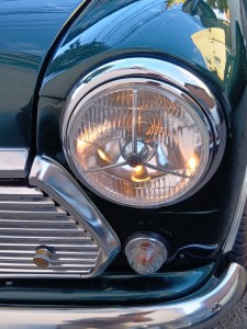 スリーポイントヘッドライト＆ウィンカーレンズはガラス製