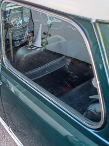 開閉式クォーターガラスは希少品！！